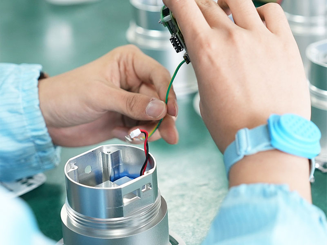 precision wiring assembly of monitoring device